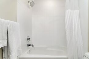 Opulent Oasis Exquisite 2Bedroom Retreat