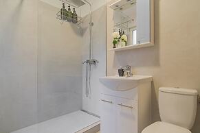 Charming 2BR Flat - Romanian Athenaeum