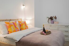 Charming 2BR Flat - Romanian Athenaeum