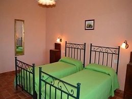 Cozy Tuscan Countryside Escape