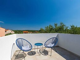 Adorable Home With Private Garden and Bubble Bath