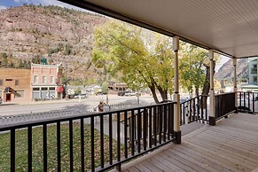 Patio & Mountain Views: Central Ouray Getaway!