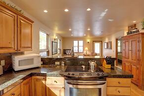 Patio & Mountain Views: Central Ouray Getaway!