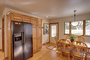 Patio & Mountain Views: Central Ouray Getaway!