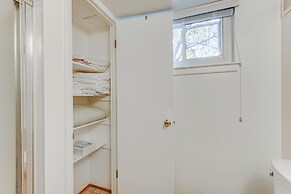 3 Mi to Dtwn Silver Spring: Convenient Apartment