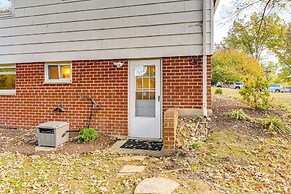 3 Mi to Dtwn Silver Spring: Convenient Apartment