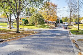 3 Mi to Dtwn Silver Spring: Convenient Apartment