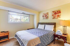 3 Mi to Dtwn Silver Spring: Convenient Apartment