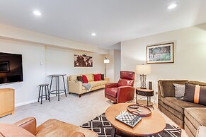 3 Mi to Dtwn Silver Spring: Convenient Apartment