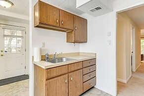 3 Mi to Dtwn Silver Spring: Convenient Apartment