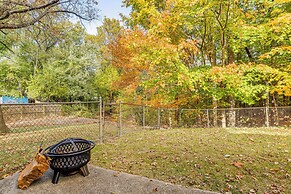 3 Mi to Dtwn Silver Spring: Convenient Apartment