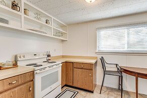 3 Mi to Dtwn Silver Spring: Convenient Apartment