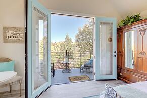 Steps to Sutter Creek: Chic Wine Country Cottage
