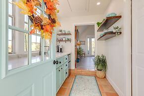 Steps to Sutter Creek: Chic Wine Country Cottage