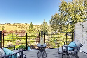 Steps to Sutter Creek: Chic Wine Country Cottage