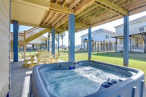 Hot Tub, Patio & Deck: Coastal Crystal Beach Home!
