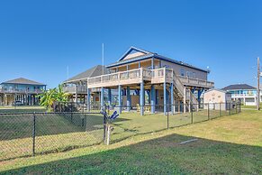 Hot Tub, Patio & Deck: Coastal Crystal Beach Home!