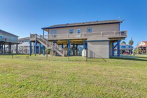 Hot Tub, Patio & Deck: Coastal Crystal Beach Home!