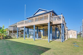 Hot Tub, Patio & Deck: Coastal Crystal Beach Home!