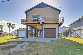 Hot Tub, Patio & Deck: Coastal Crystal Beach Home!