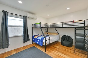 Steps to Beach: 'house Kitsune' in Oceanside