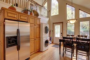 On Main Street: Ouray Getaway w/ Mountain Views!