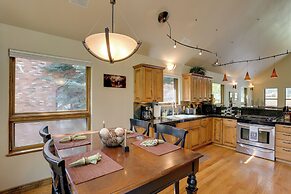 On Main Street: Ouray Getaway w/ Mountain Views!