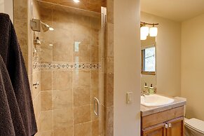 On Main Street: Ouray Getaway w/ Mountain Views!