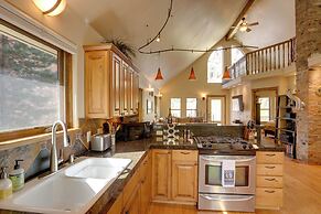 On Main Street: Ouray Getaway w/ Mountain Views!