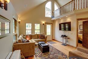 On Main Street: Ouray Getaway w/ Mountain Views!