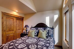 On Main Street: Ouray Getaway w/ Mountain Views!