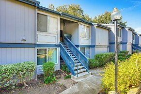 Condo ~ 15 Mi to Napa & 34 Mi to San Francisco!