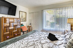 Condo ~ 15 Mi to Napa & 34 Mi to San Francisco!