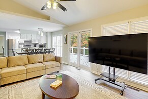 Spacious Family Retreat Near DC: Ideal For Groups!