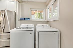 3 Mi to Dtwn: Home w/ Fenced Yard in Atlanta!