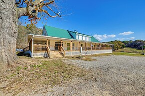 Bonnieville Farmhouse on 69 Acres w/ Porch!