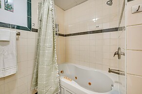 Bonnieville Farmhouse on 69 Acres w/ Porch!