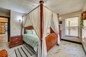 Bonnieville Farmhouse on 69 Acres w/ Porch!