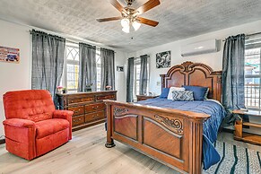 Bonnieville Farmhouse on 69 Acres w/ Porch!