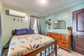 Bonnieville Farmhouse on 69 Acres w/ Porch!