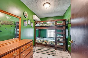 Bonnieville Farmhouse on 69 Acres w/ Porch!