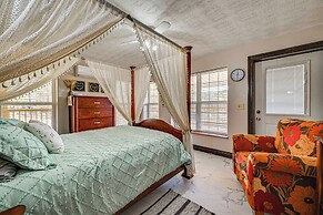 Bonnieville Farmhouse on 69 Acres w/ Porch!