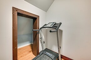 Bonnieville Farmhouse on 69 Acres w/ Porch!