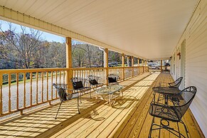 Bonnieville Farmhouse on 69 Acres w/ Porch!