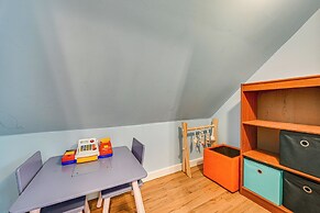 Bonnieville Farmhouse on 69 Acres w/ Porch!