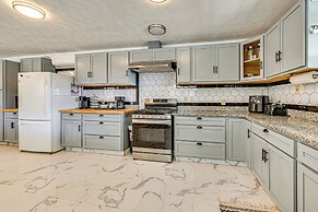 Bonnieville Farmhouse on 69 Acres w/ Porch!