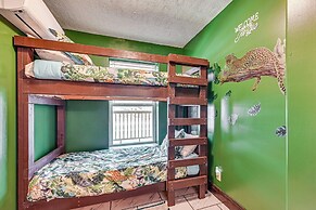 Bonnieville Farmhouse on 69 Acres w/ Porch!