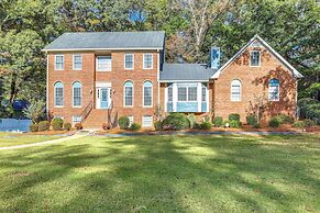 ~ 30 Mi to Atlanta - The Wellness Manor w/ Deck!