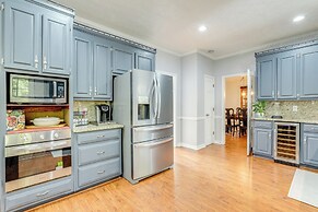 ~ 30 Mi to Atlanta - The Wellness Manor w/ Deck!