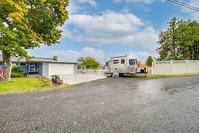 Hot Tub & Sweeping Views: Apt in Clarkston!